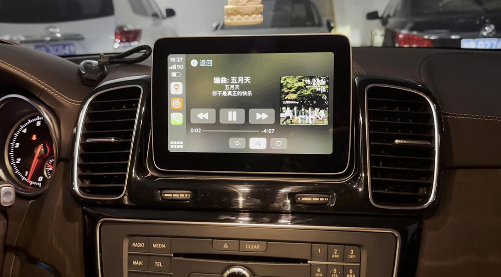 Mercedes-Benz-GLE--Apple-CarPlay-banner-2.jpg